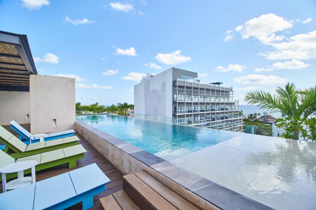 Stunning TwoLevel Apartment Playa del Carmen Infinity Swimming Pool