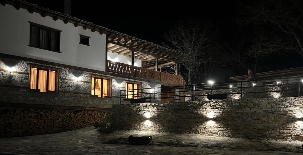 Vladimirov's House Kovachevitsa , Цяла къща - Huis Met Vijf Slaapkamers