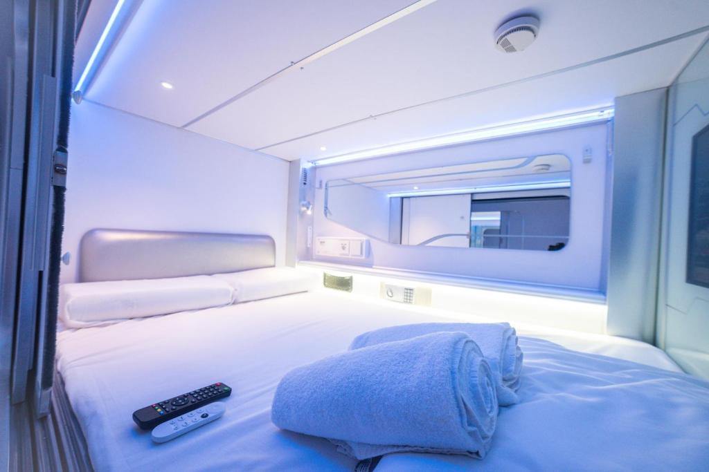 Postel nebo postele na pokoji v ubytování Optimi Rooms Madrid