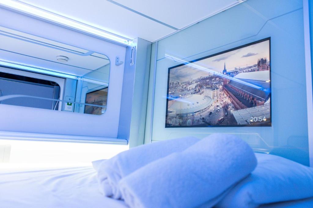 Postel nebo postele na pokoji v ubytování Optimi Rooms Madrid