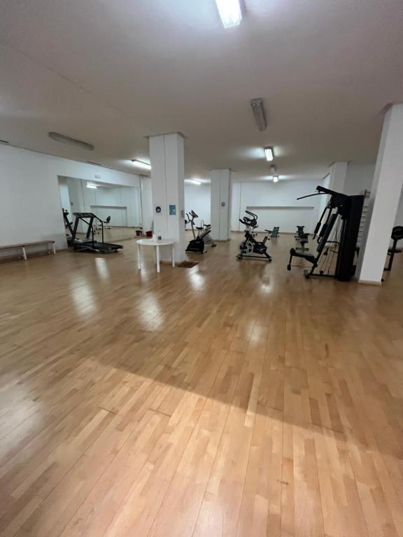 Posilňovňa alebo fitness centrum v ubytovaní Heart of Puerto Banus newly renavated Free parking , WIFi ,Pool,Gym,Padel court