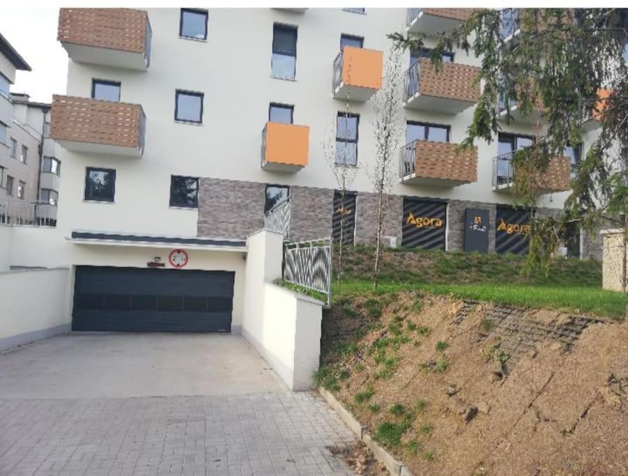 Budova, v ktorej sa apartmán nachádza
