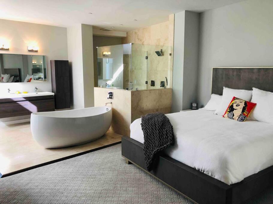 Curated visual reference: Luxury Penthouse Suites With Remote Work Space Reference: Penthouse Luxury Dtla Views Live Work Walk To Everything Los