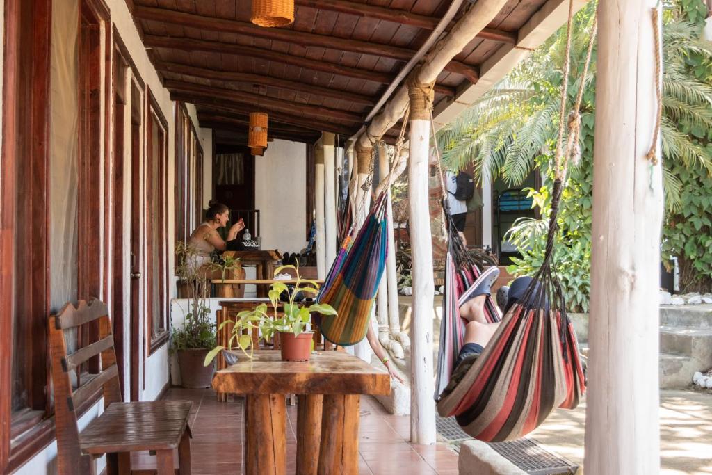 Restaurace v ubytování Hostel La Botella de Leche - Tamarindo