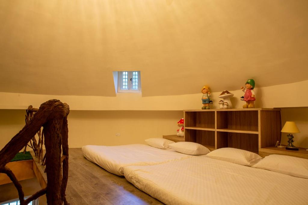 Postel nebo postele na pokoji v ubytování Mushroom Forest Guesthouse Camping Site