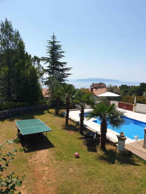 Zdjęcie z galerii obiektu Apartments in Opatija 43372 w mieście Opatija