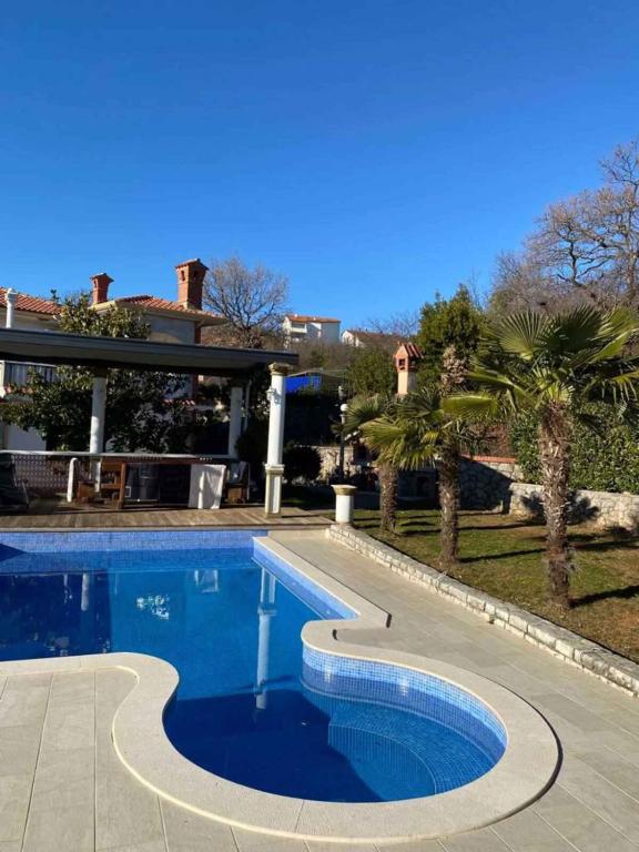 Zdjęcie z galerii obiektu Apartments in Opatija 43372 w mieście Opatija
