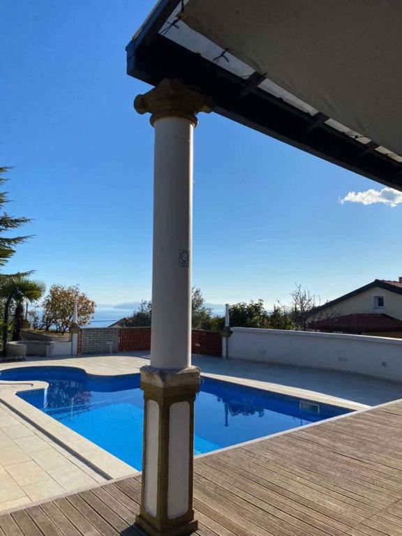 Zdjęcie z galerii obiektu Apartments in Opatija 43372 w mieście Opatija