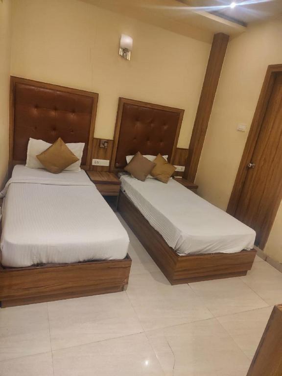 Postel nebo postele na pokoji v ubytování Aster Hotel Near Mumbai Airport