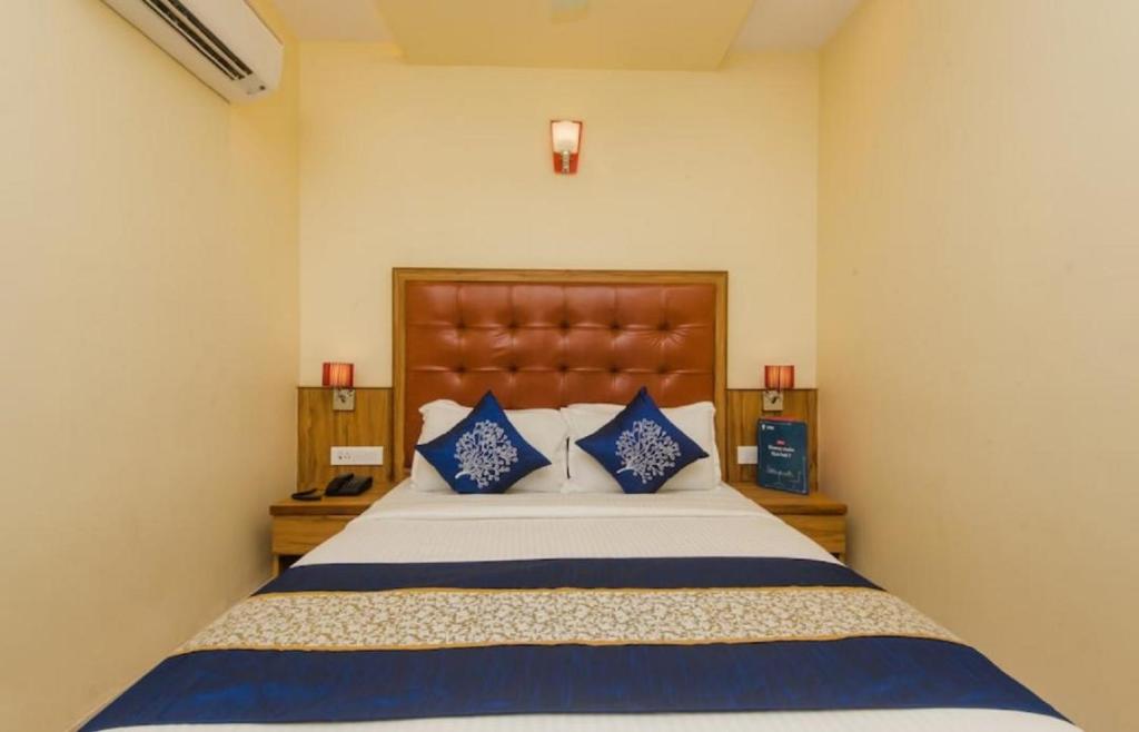 Postel nebo postele na pokoji v ubytování Aster Hotel Near Mumbai Airport