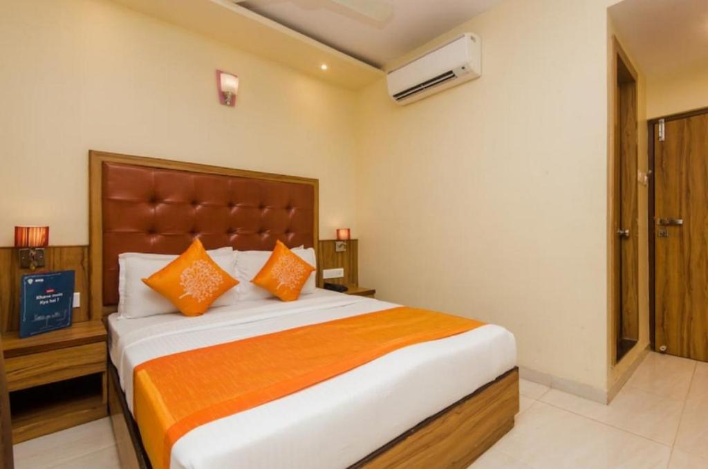 Postel nebo postele na pokoji v ubytování Aster Hotel Near Mumbai Airport