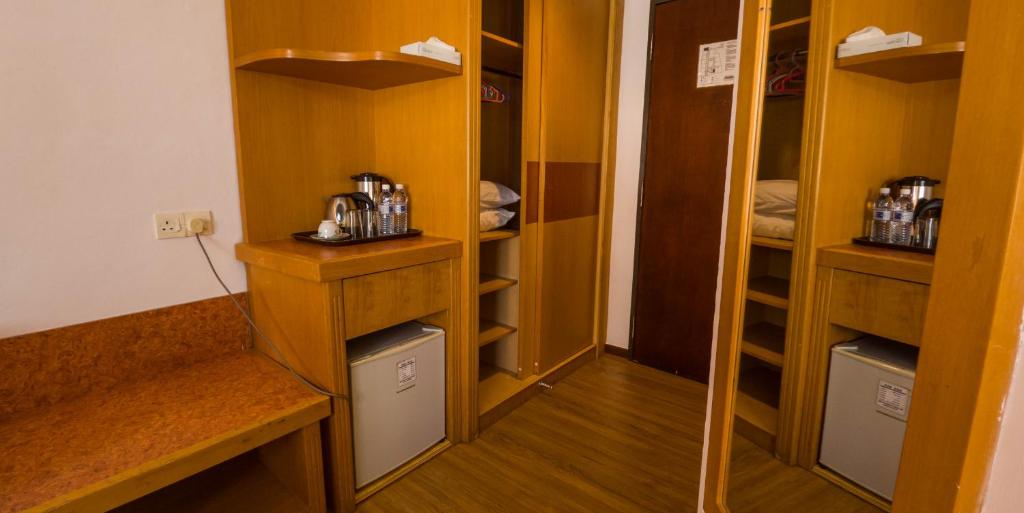 Kuchyň nebo kuchyňský kout v ubytování Miri Hotel