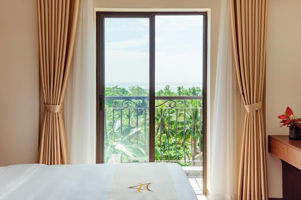Phòng Deluxe Giường Đôi Với Ban Công và Tầm Nhìn Ra Biển