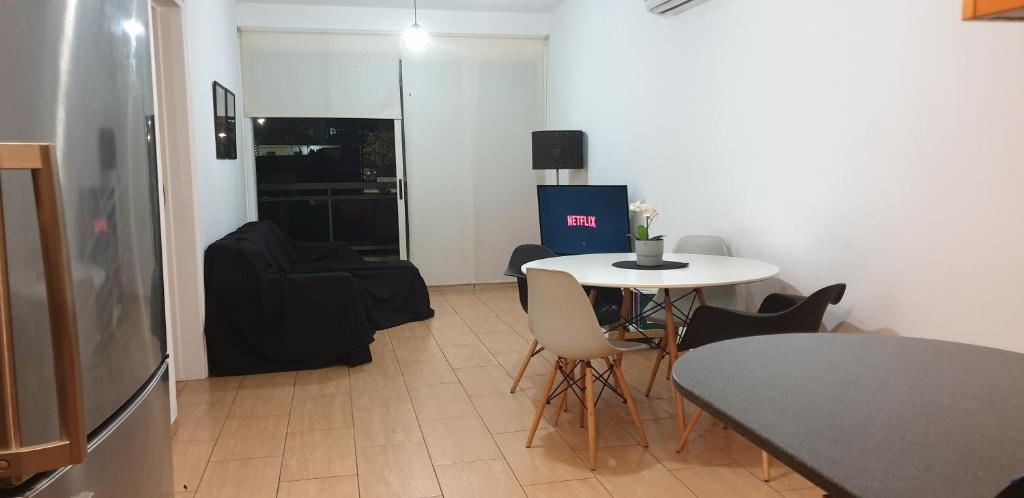LINA'S HOME & POOL - Breakbooking CY - Appartement Avec Vue De La Piscine