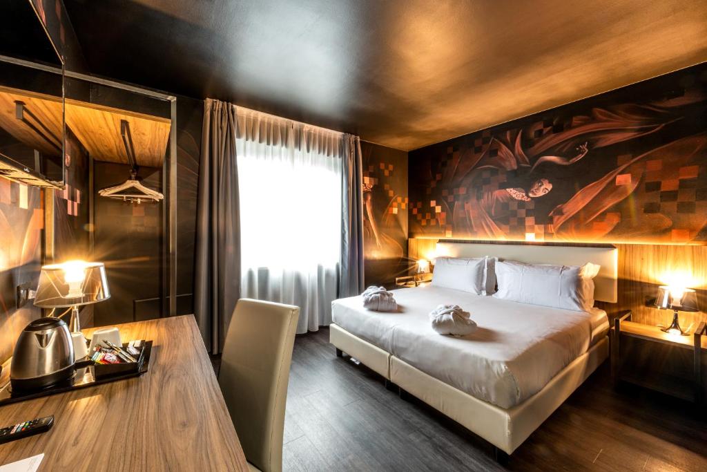 Postel nebo postele na pokoji v ubytování Muraless Art Hotel - WorldHotels Crafted