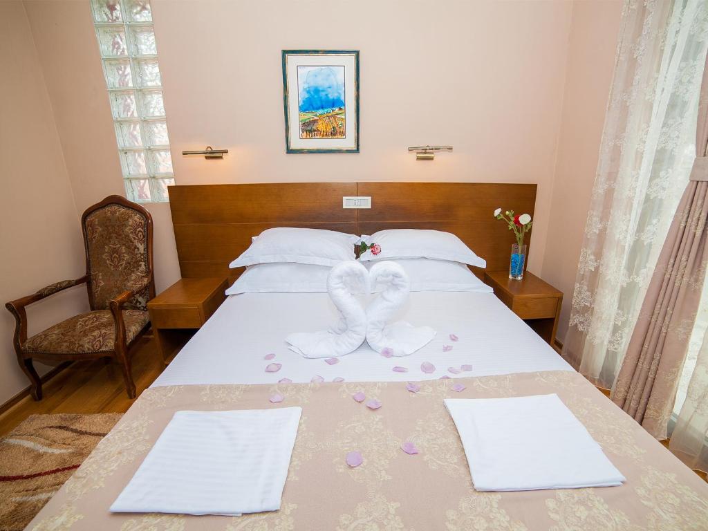 Postel nebo postele na pokoji v ubytování Hotel Petrovac