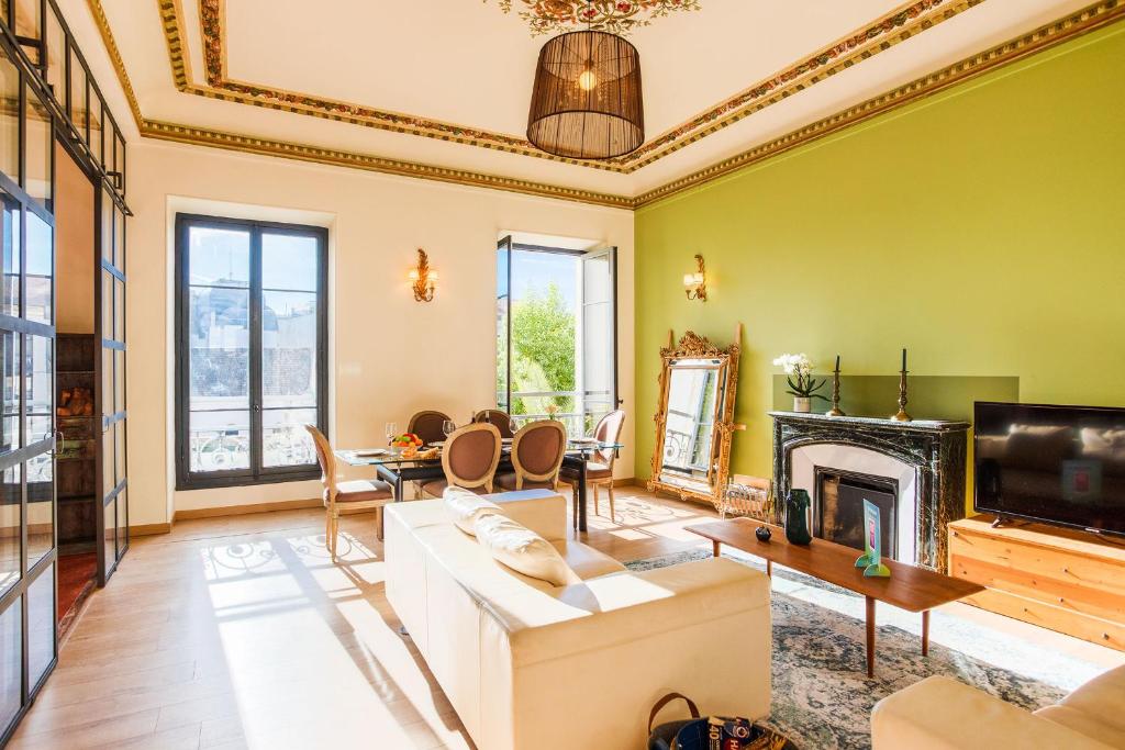 un salon avec un canapé et une cheminée dans l'établissement LE PALAZZO AP4329 By Riviera Holiday Homes, à Nice