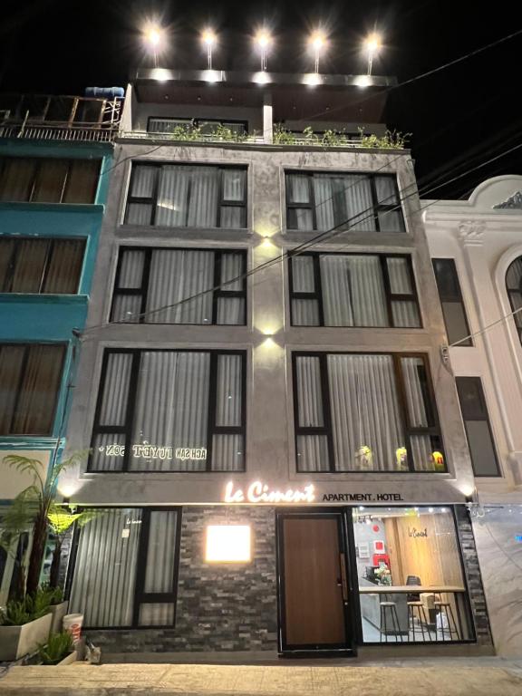 Tòa nhà nơi khách sạn căn hộ tọa lạc