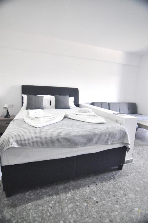 Posteľ alebo postele v izbe v ubytovaní Zennova Sirene Luxury Studios