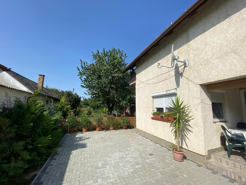 Edina apartman 8638 Balatonlelle, Balatonlelle Hunyadi János utca 44 kép - 1