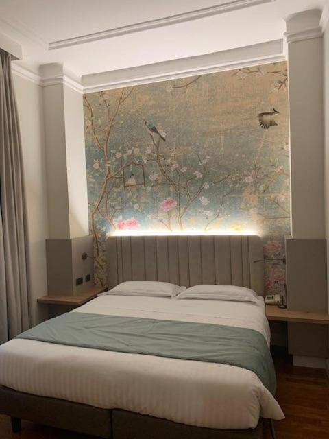 Łóżko lub łóżka w pokoju w obiekcie Lolli Palace Hotel