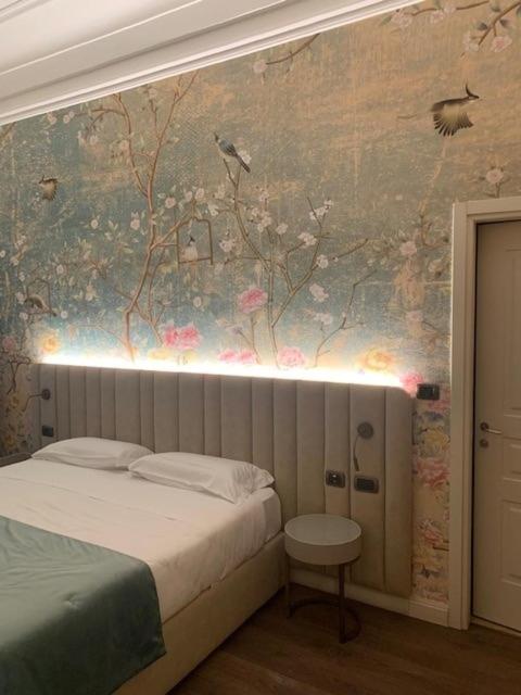 Łóżko lub łóżka w pokoju w obiekcie Lolli Palace Hotel