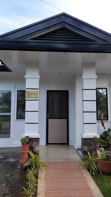 2Bed Transient House Villa in Davao City free WIFI - Housity