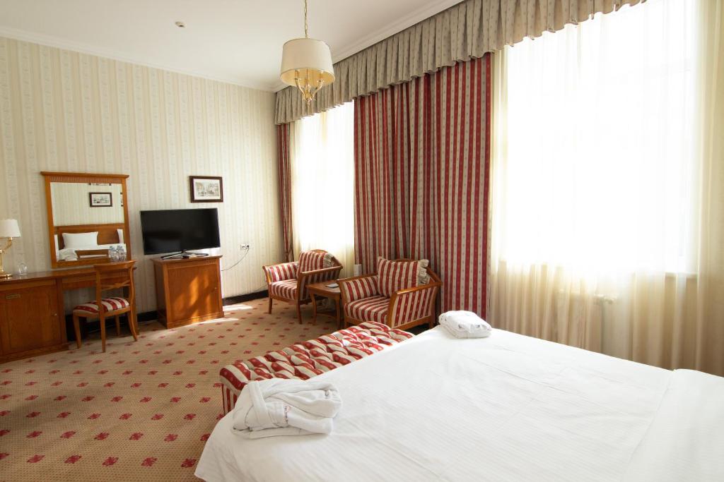 Grand Tien Shan Hotel - Deluxe Double Room