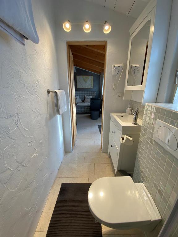 Kúpeľňa v ubytovaní Wellness House Oliva with heated salt water Pool, Sauna & Jakuzzi