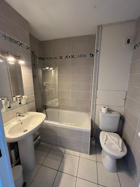 Hôtel Les Arcades - 4