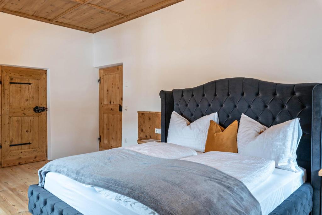 Postel nebo postele na pokoji v ubytování Alpin Chalet Samer Apt Bauernstube