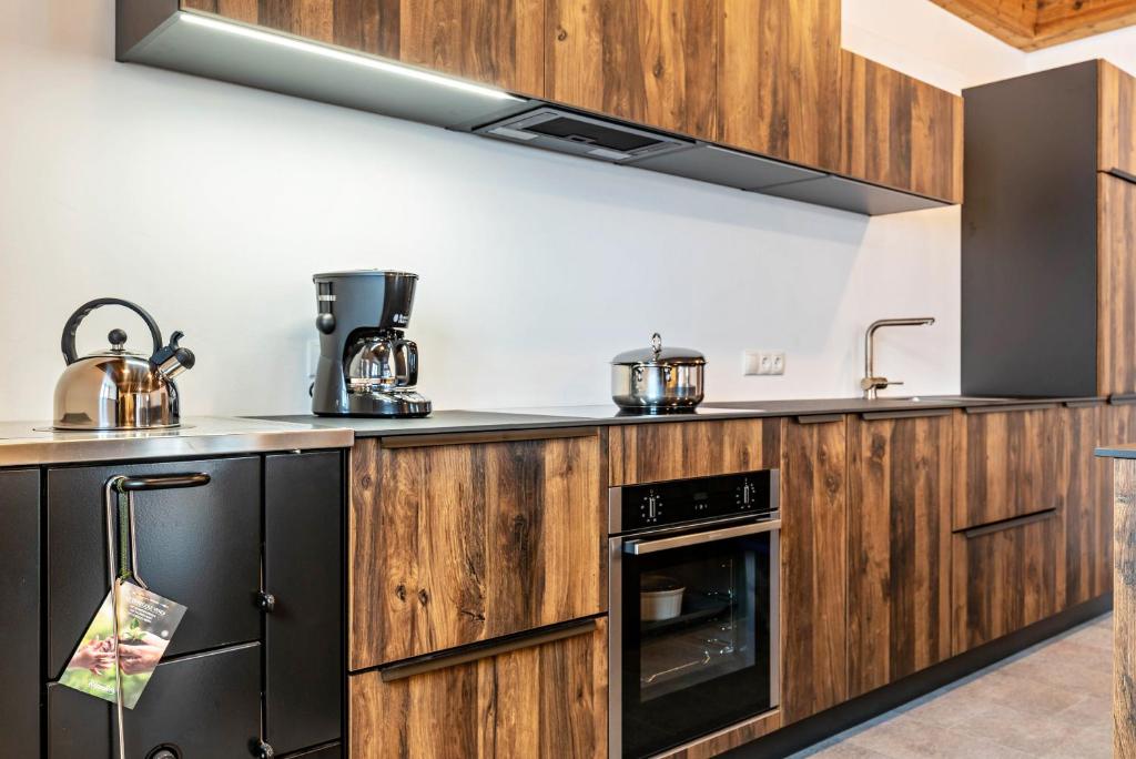 Kuchyň nebo kuchyňský kout v ubytování Alpin Chalet Samer Apt Bauernstube