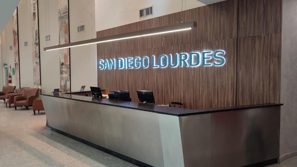 O saguão ou recepção de San Diego Convention Lourdes