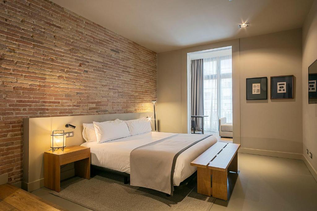 Postel nebo postele na pokoji v ubytování Uma Suites Pau Claris