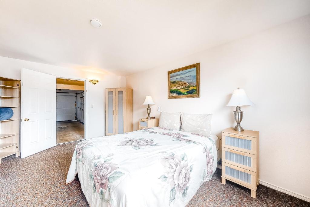Postel nebo postele na pokoji v ubytování Tidal Links - 4 Bed 3 Bath Vacation home in Bandon Dunes