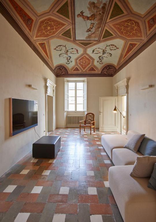 Rebel house suite, Pergola (updated prices 2024)