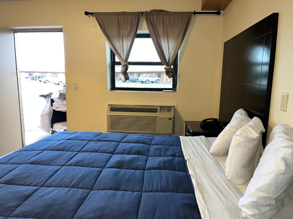 Postel nebo postele na pokoji v ubytování Circle Motor Lodge
