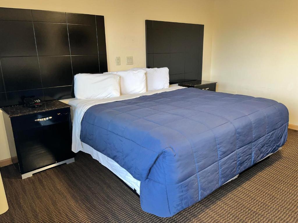 Postel nebo postele na pokoji v ubytování Circle Motor Lodge