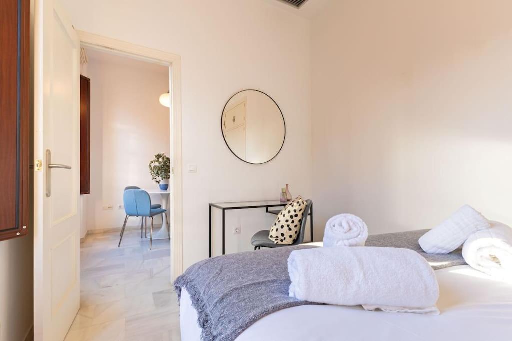 A bed or beds in a room at Mata Alameda Skyview by Valcambre