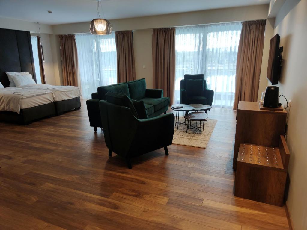 Postel nebo postele na pokoji v ubytování Glorius Hotel