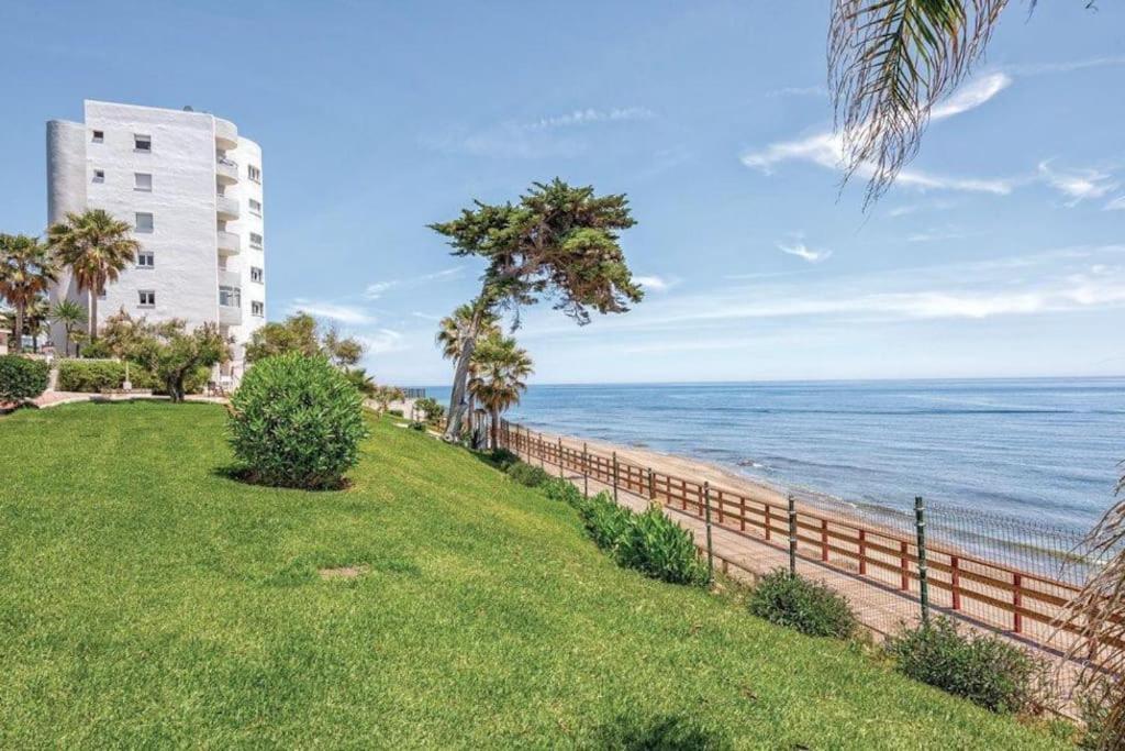 a view of the ocean from a beach at CT 191 - Perla de Algaida II in Sitio de Calahonda