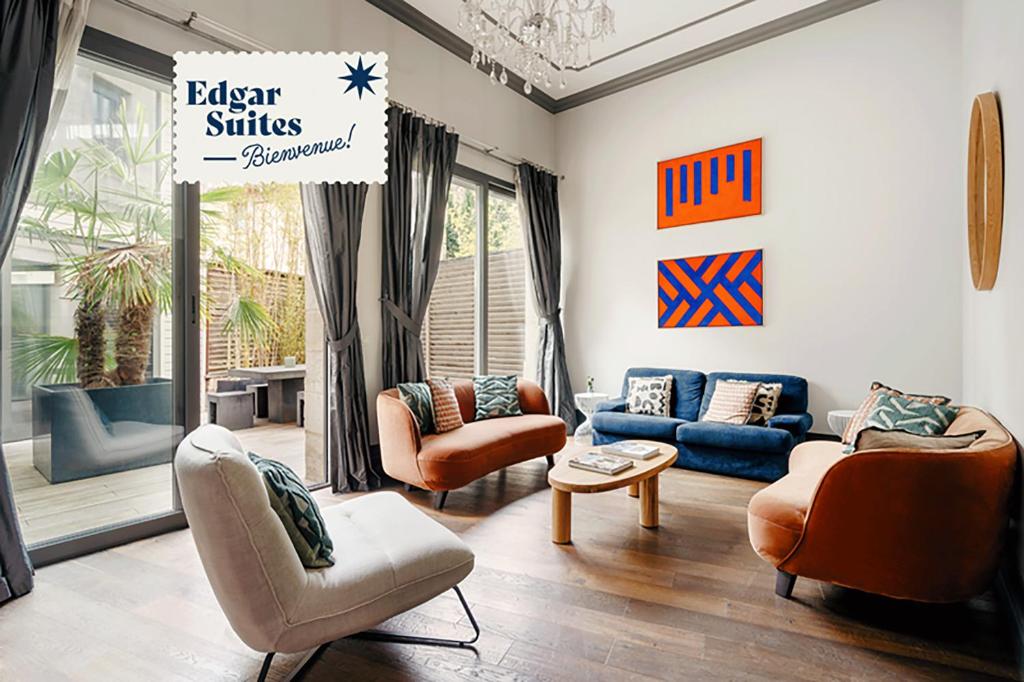 a living room with furniture and a sign that reads relax strikesarations at Edgar Suites - Bordeaux Meriadeck in Bordeaux