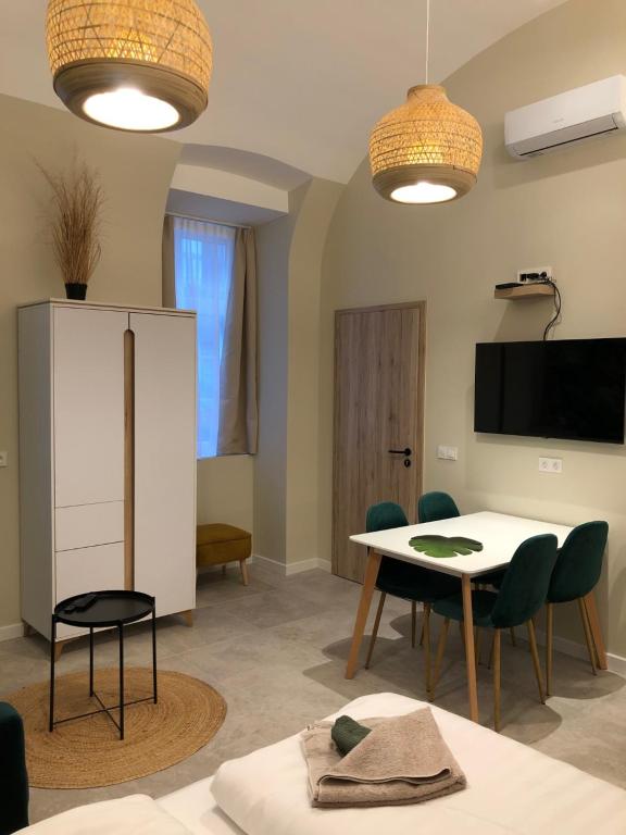 Televízia a/alebo spoločenská miestnosť v ubytovaní All In Apartman IV.