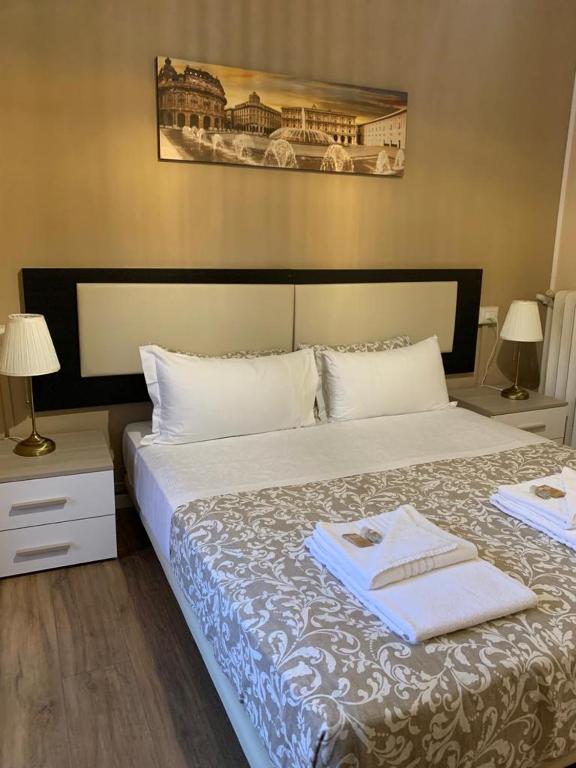 Postel nebo postele na pokoji v ubytování Domus La Foce Hotel