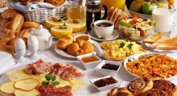 Jedlo v ubytovaní bed & breakfast alebo blízkom okolí