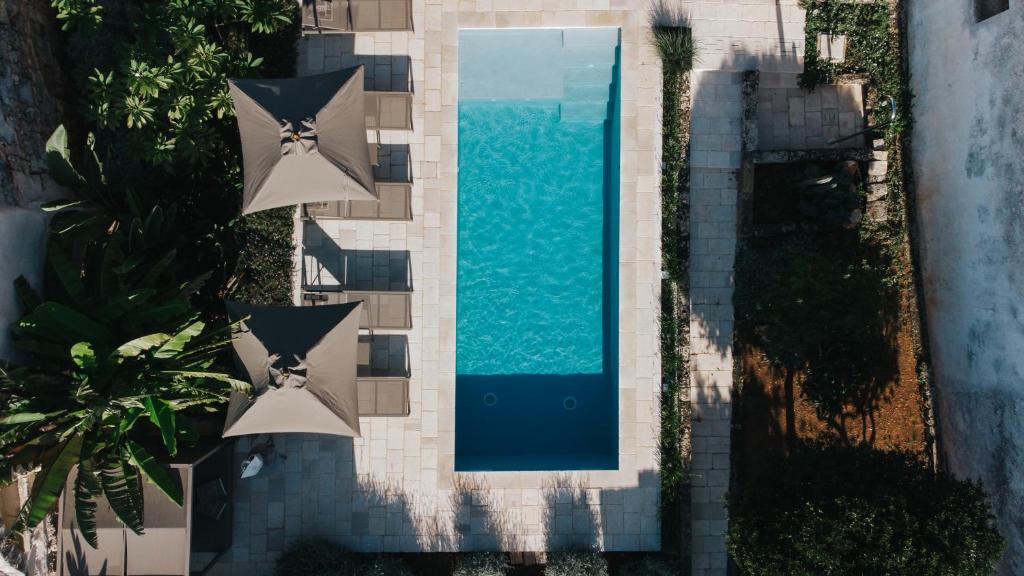 The swimming pool at or close to PALAZZO FRANGIPANE
