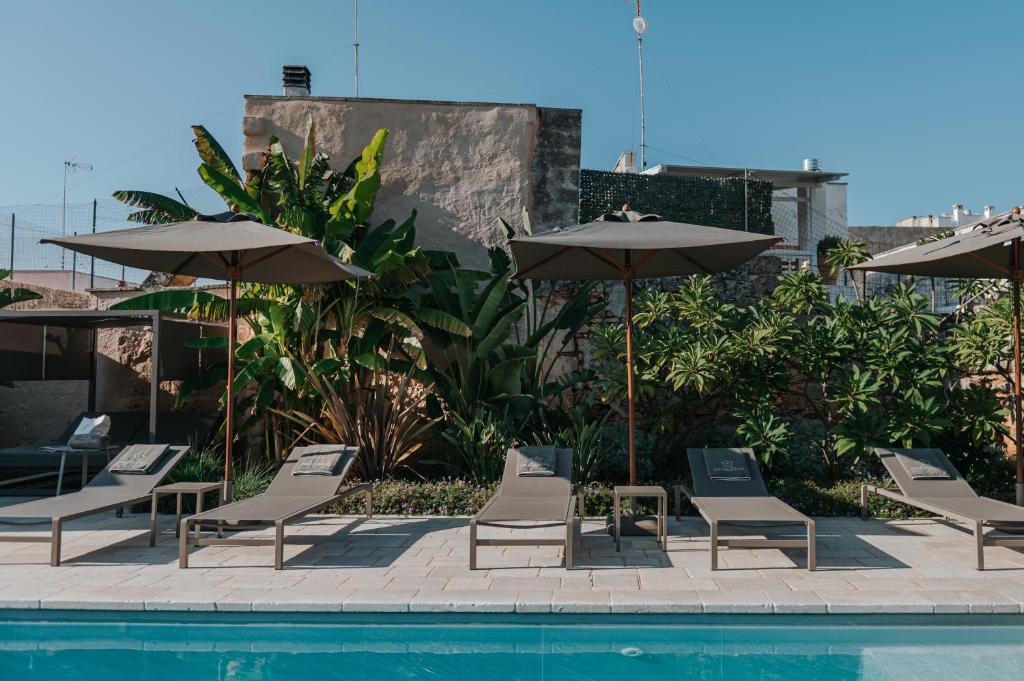 The swimming pool at or close to PALAZZO FRANGIPANE