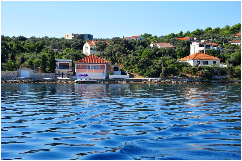 Fotografia z galérie ubytovania First row next to sea apartments with infinity jacuzzi v destinácii Mali Iž