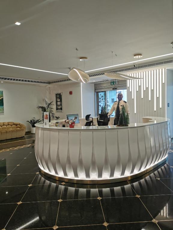 نمای نخل سرنیتی 3BR در مارینا
