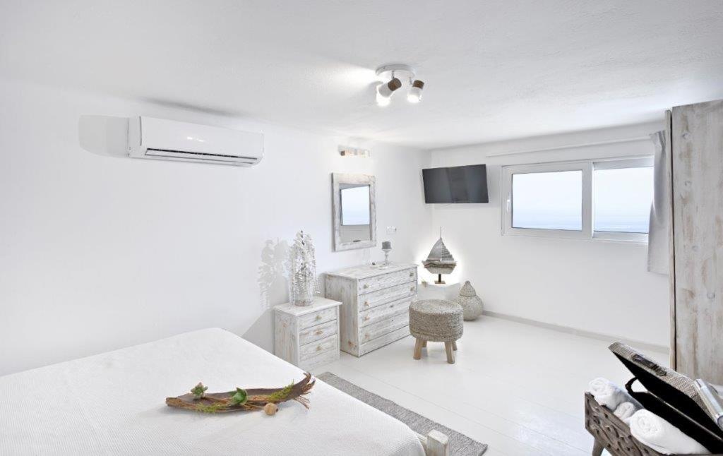 Televízia a/alebo spoločenská miestnosť v ubytovaní Luxurious Villa in Mykonos with Pool